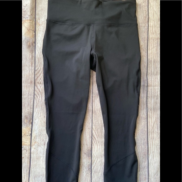 Kirkland Signature Reflective Crop Tight S or M - Picture 3 of 5